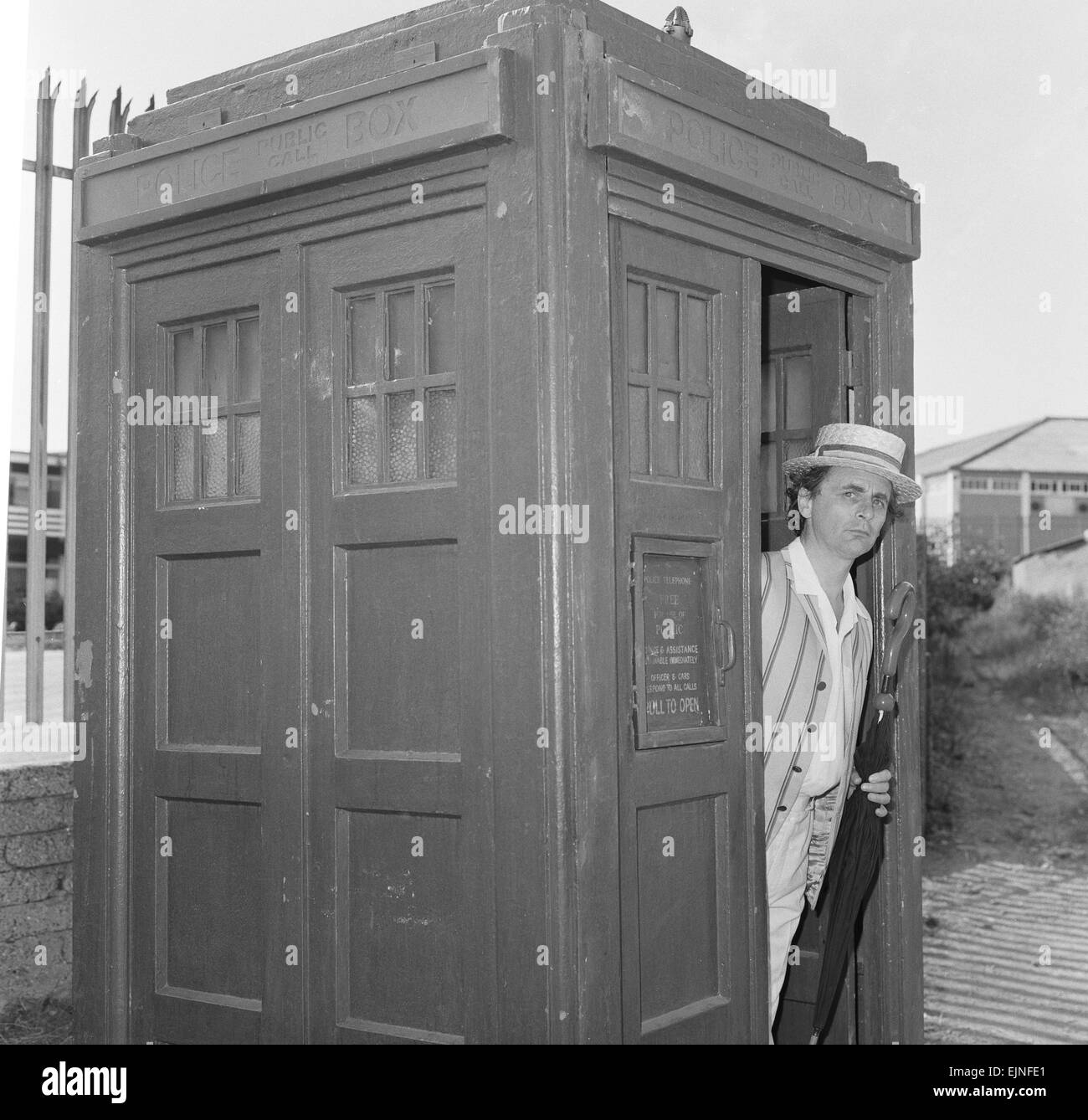 Sylvester McCoy as Doctor Who seen here filming at the Majestic Holiday Camp on Barry Island, South Glamorgan, Wales for the Dr Who TV serial 'Delta and the Bannermen' 29th June 1987 Stock Photo