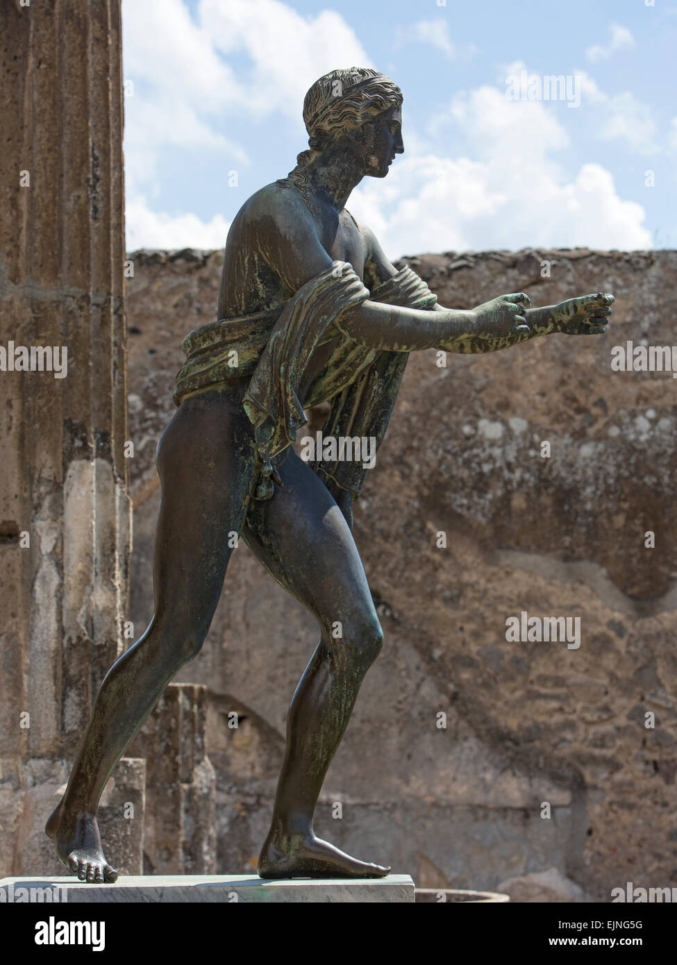 Pompeii, Naples, Italy bronze statue Temple of Apollo Stock Photo Alamy