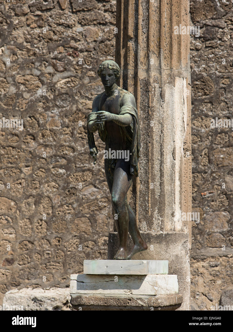 Pompeii, Naples, Italy Temple of Apollo bronze statue, column and wall Stock Photo Alamy