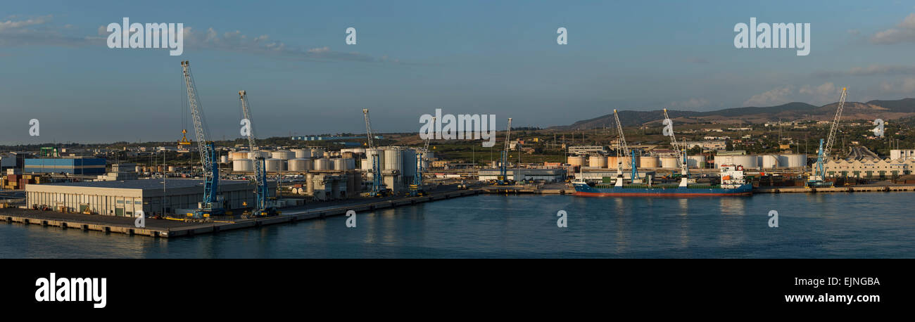 https://c8.alamy.com/comp/EJNGBA/rome-italy-industrial-civitavecchia-port-panorama-EJNGBA.jpg