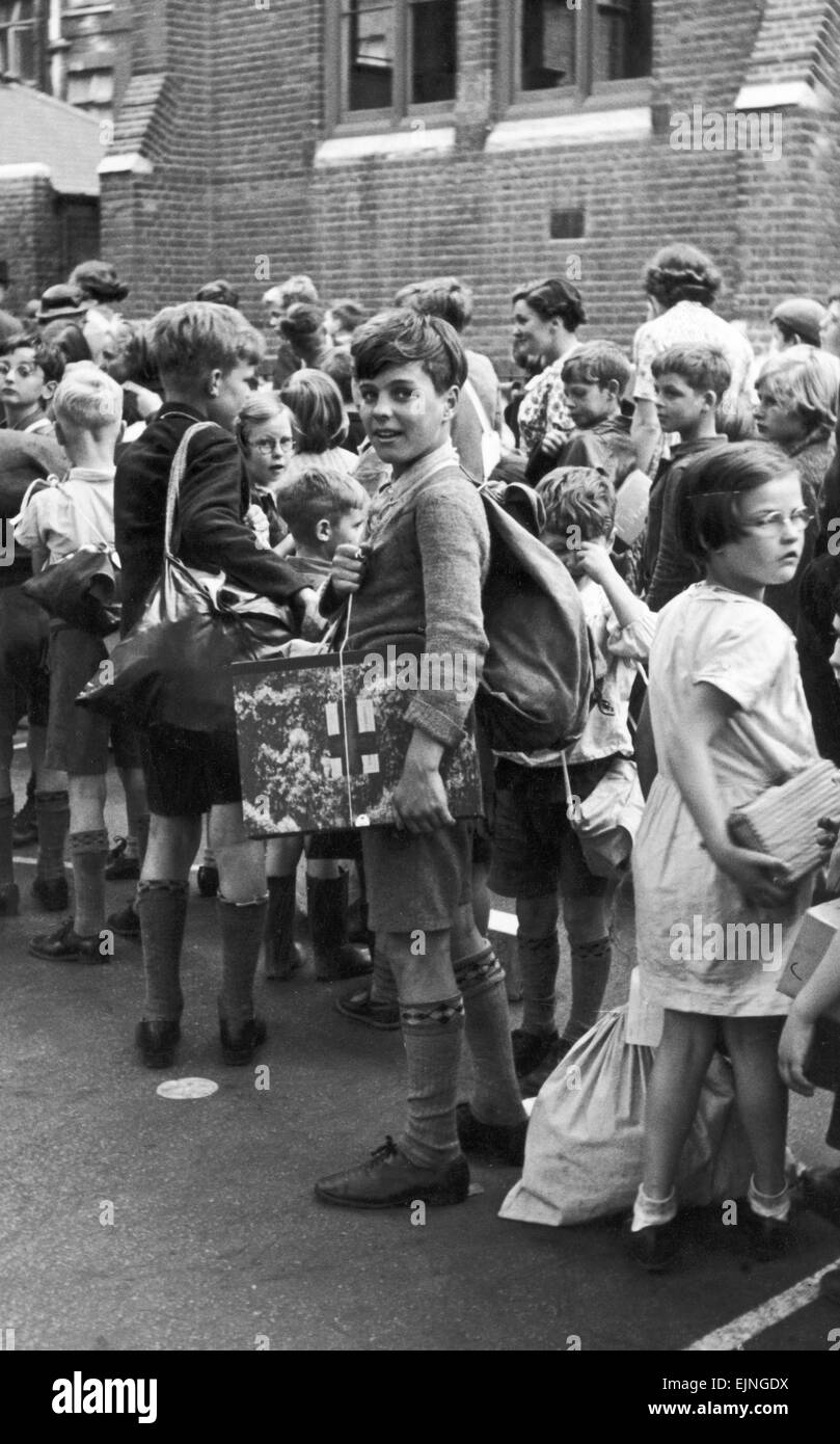 Evacuation rehearsal at St.Michaels Church School, Buckingham Palace Road. 4th September 1939. Stock Photo