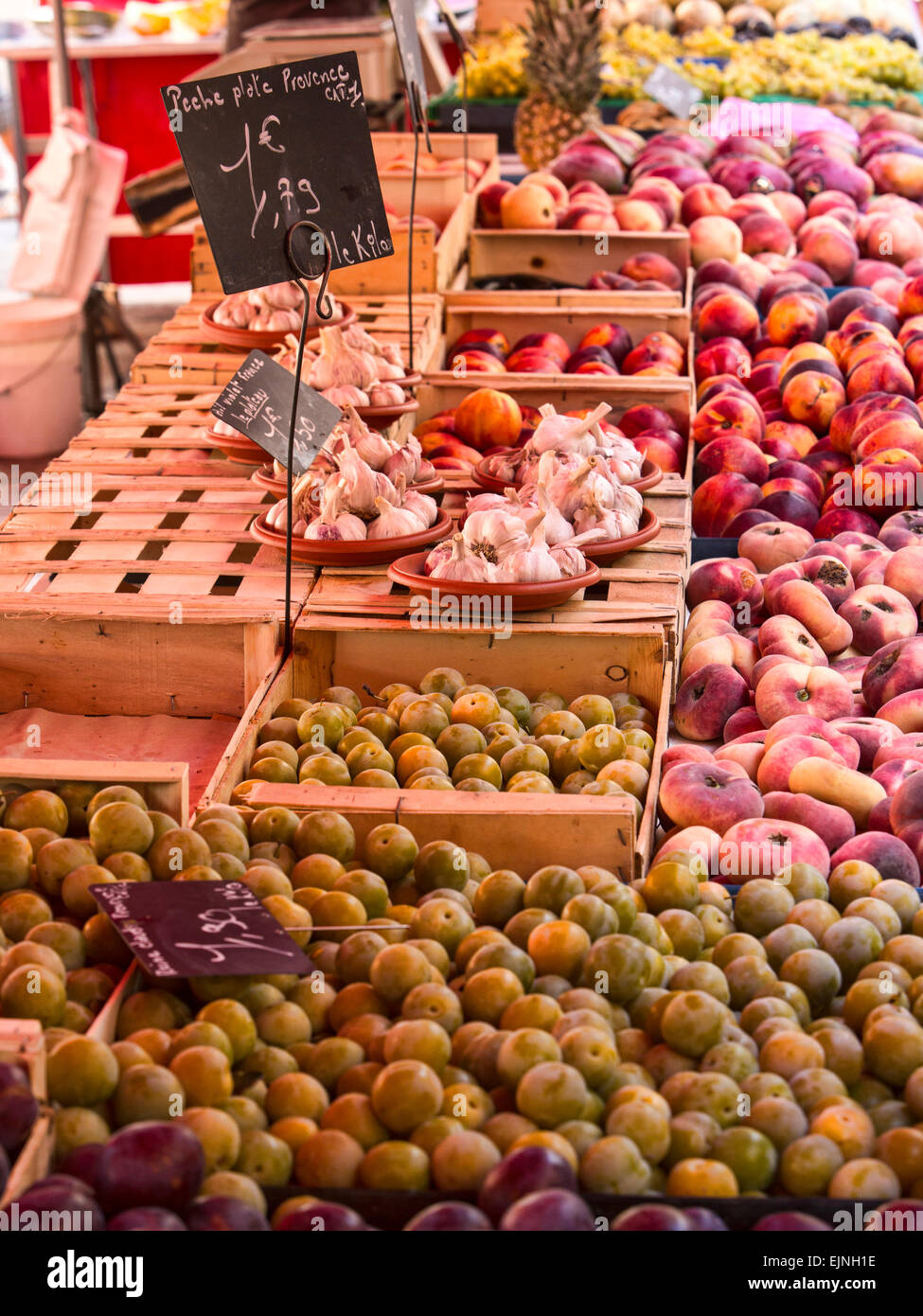 Toulon, France outdoor fruit and vegetable market 5970 Stock Photo - Alamy