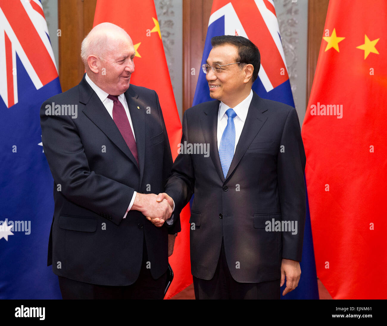 Beijing, China. 30th Mar, 2015. Chinese Premier Li Keqiang (R) meets with Australian Governor-General Peter Cosgrove at the Great Hall of the People in Beijing, capital of China, March 30, 2015. Credit:  Huang Jingwen/Xinhua/Alamy Live News Stock Photo