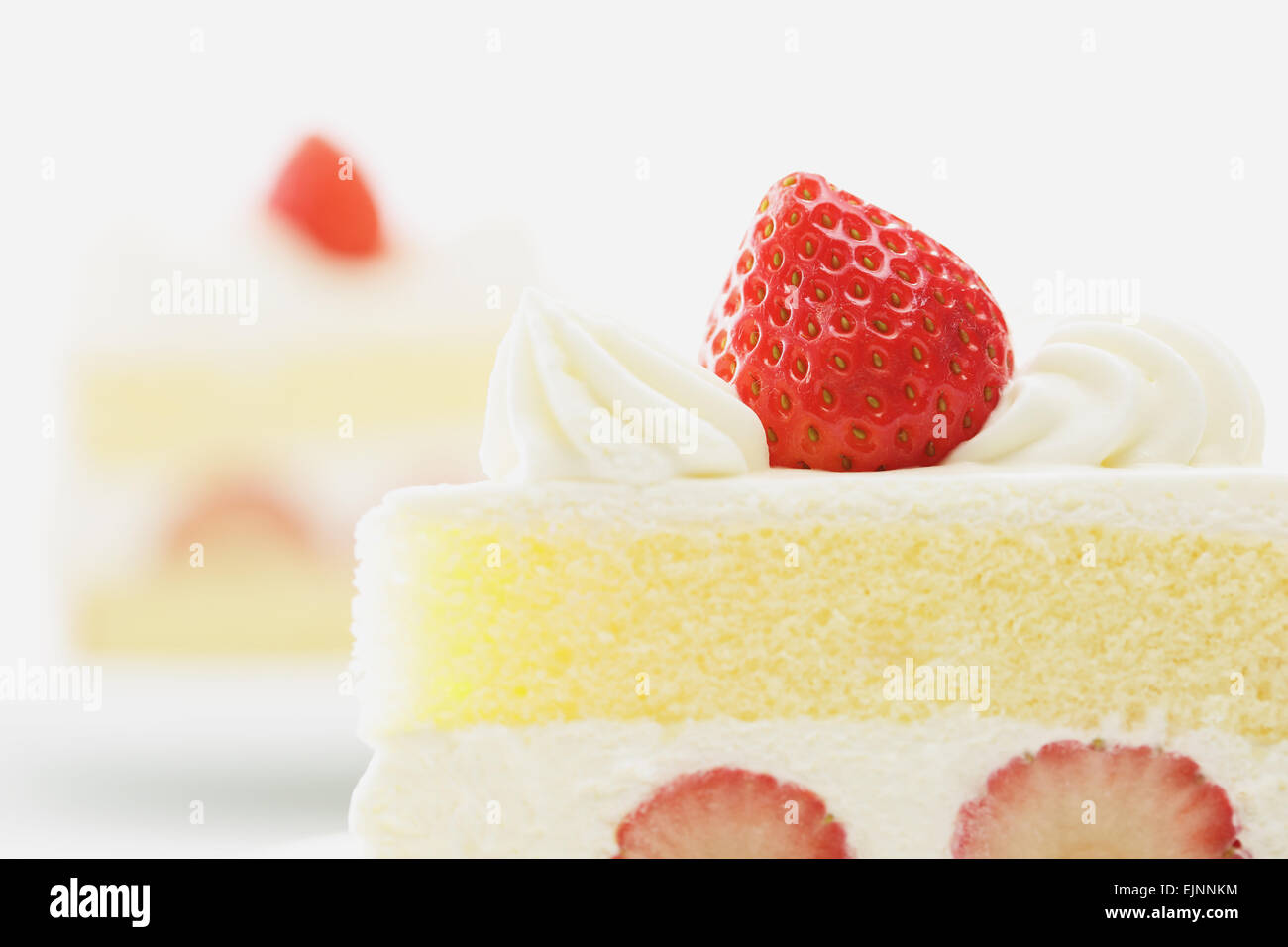 White strawberry cake hi-res stock photography and images - Alamy