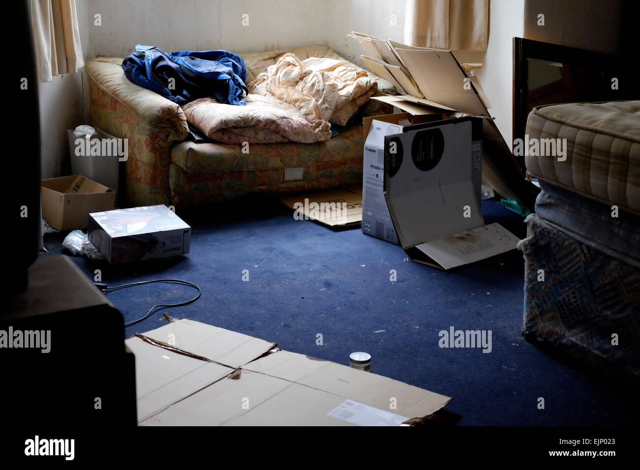discarded rubbish in a filthy flat left by vacating tenants Stock Photo