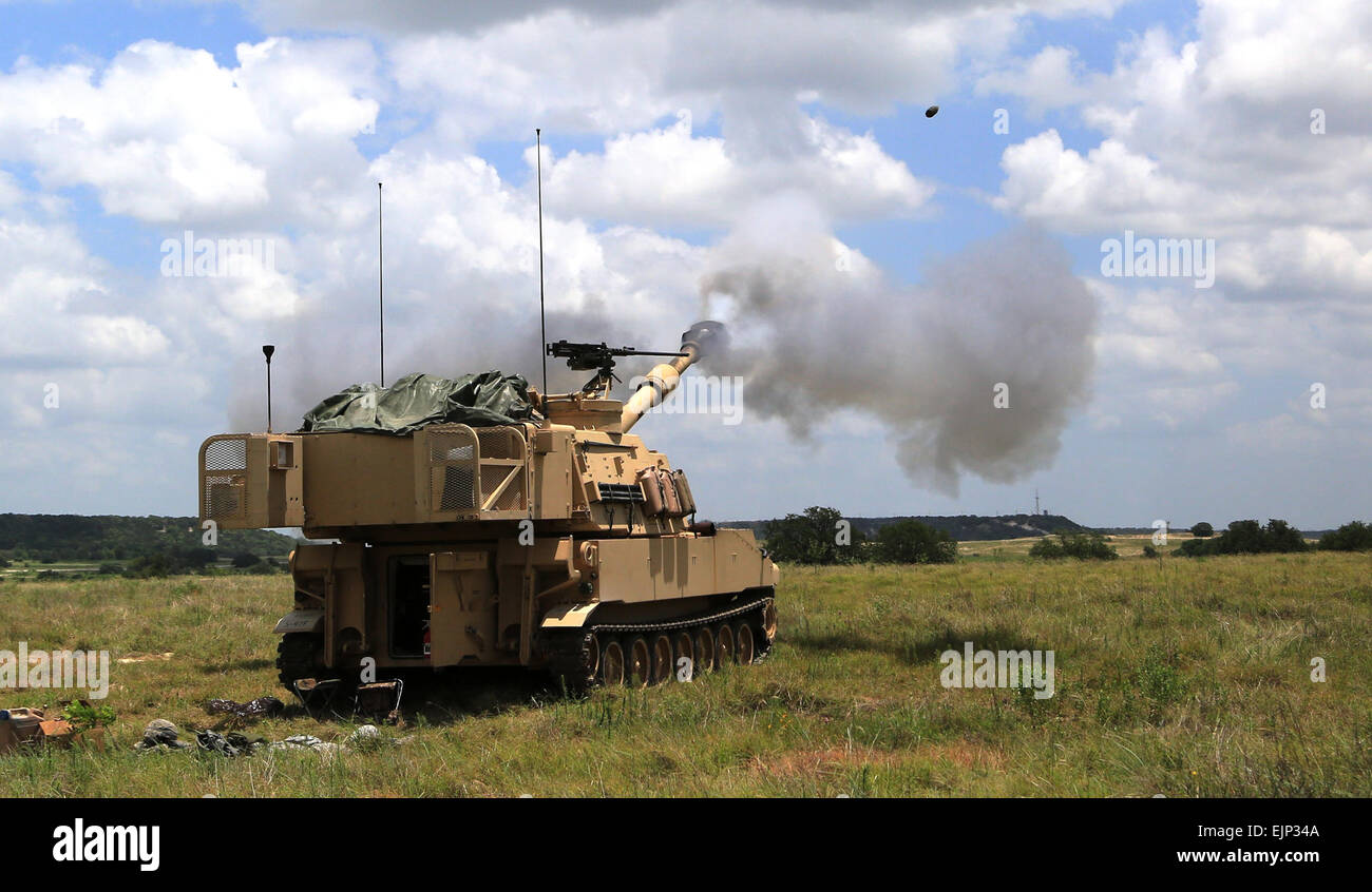 Soldiers from B 1-82 FA at the Fort Hood training area in support of ...