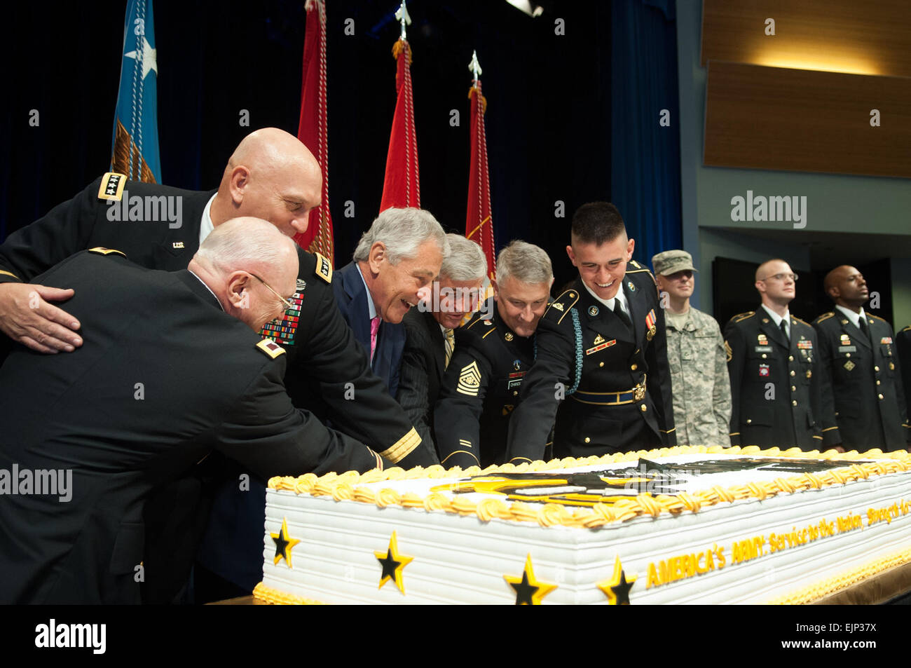 Secretary of Defense Chuck Hagel, Secretary of the Army John McHugh, U.S. Army Chief of Staff Gen. Ray Odierno,  Sergeant Major of the Army Sgt. Maj. Raymond F. Chandler III, the oldest and youngest Soldiers in the audience cut a cake during a ceremony celebrating the Army's 238th Birthday at the Pentagon June 13, 2013.  Staff Sgt. Teddy Wade Stock Photo