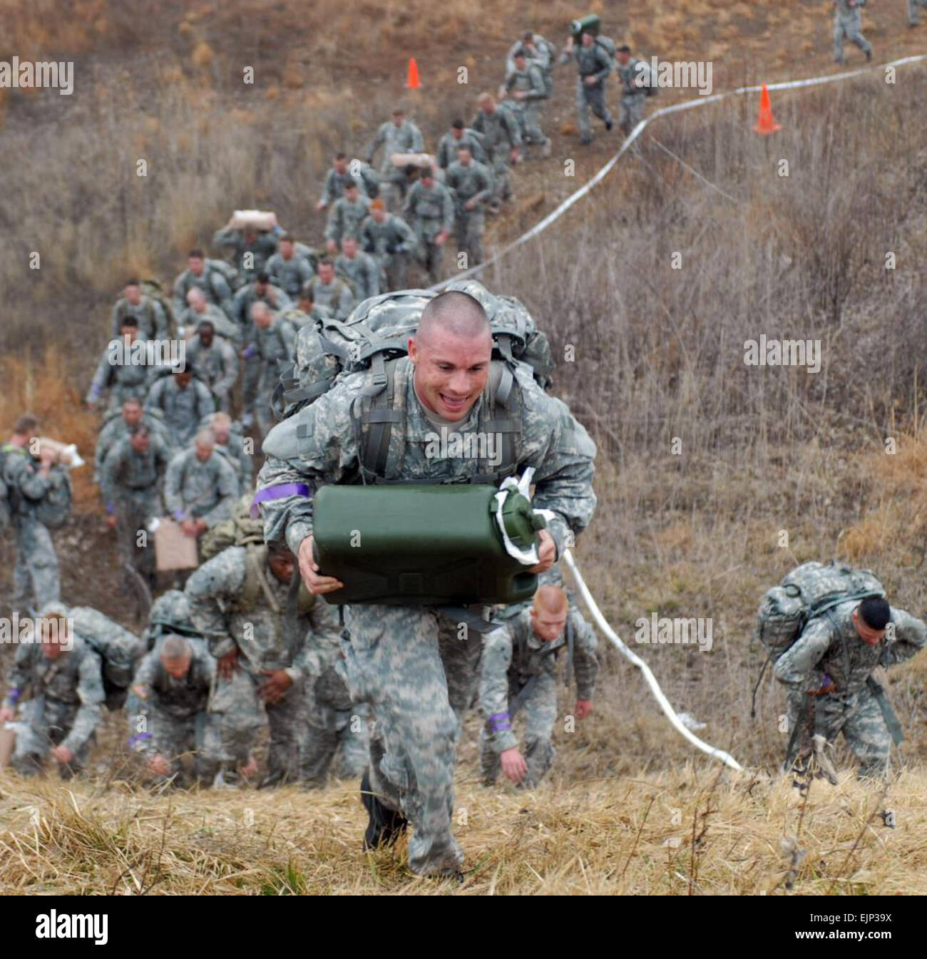 Soldiers from the 2nd Combined Arms Battalion, 34th Armor Regiment, 1st Heavy Brigade Combat Team, 1st Infantry Division, race for first place during an annual Physical Training Competition on Fort Riley, Kansas. The &quot;Dreadnaught Battalion&quot; recently returned from a deployment to the Maiwand Province in Afghanistan.  Staff Sgt. Robert DeDeaux, 1st Infantry Brigade, 1st Inf. Div. Public Affairs Stock Photo