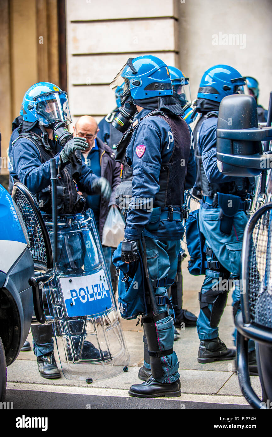 Italian polizia officers hi-res stock photography and images - Alamy