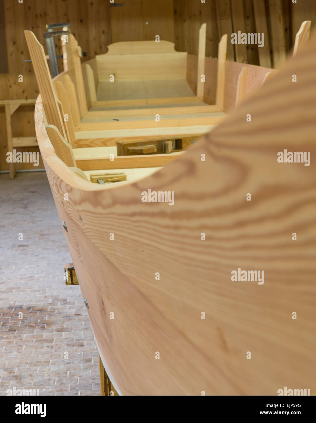 Konstruktion einer Plätte, flaches alpines Holzboot, Salzkammergut, Styria, Austria Stock Photo