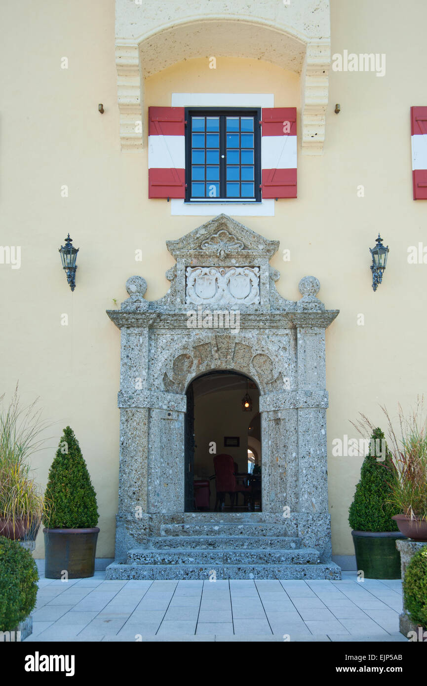 Eingang von Hotel Schloss Fuschl, Fuschlsee, Salzkammergut, Austria Stock Photo