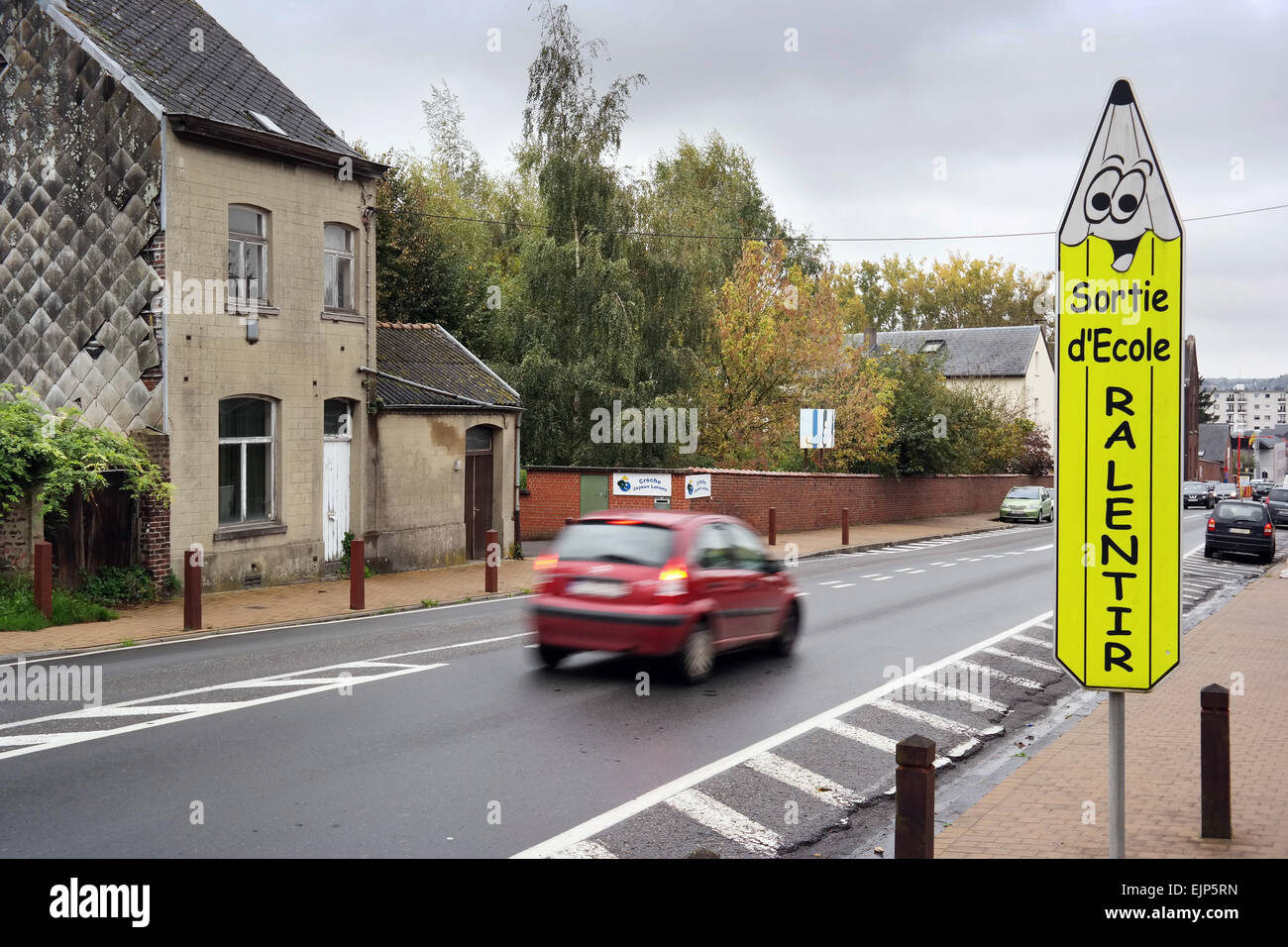 Sign indicates a Children crossing near a primary school in Wallonia, Belgium Stock Photo
