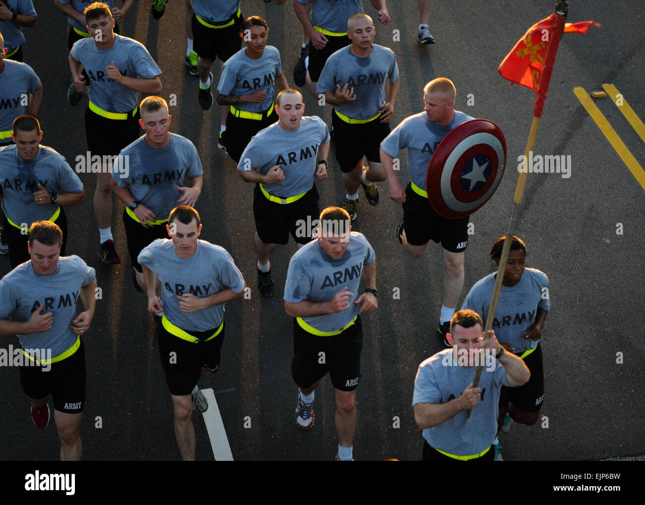 Soldiers of the XVIII Airborne Corps conduct a 4mile espritdecorps