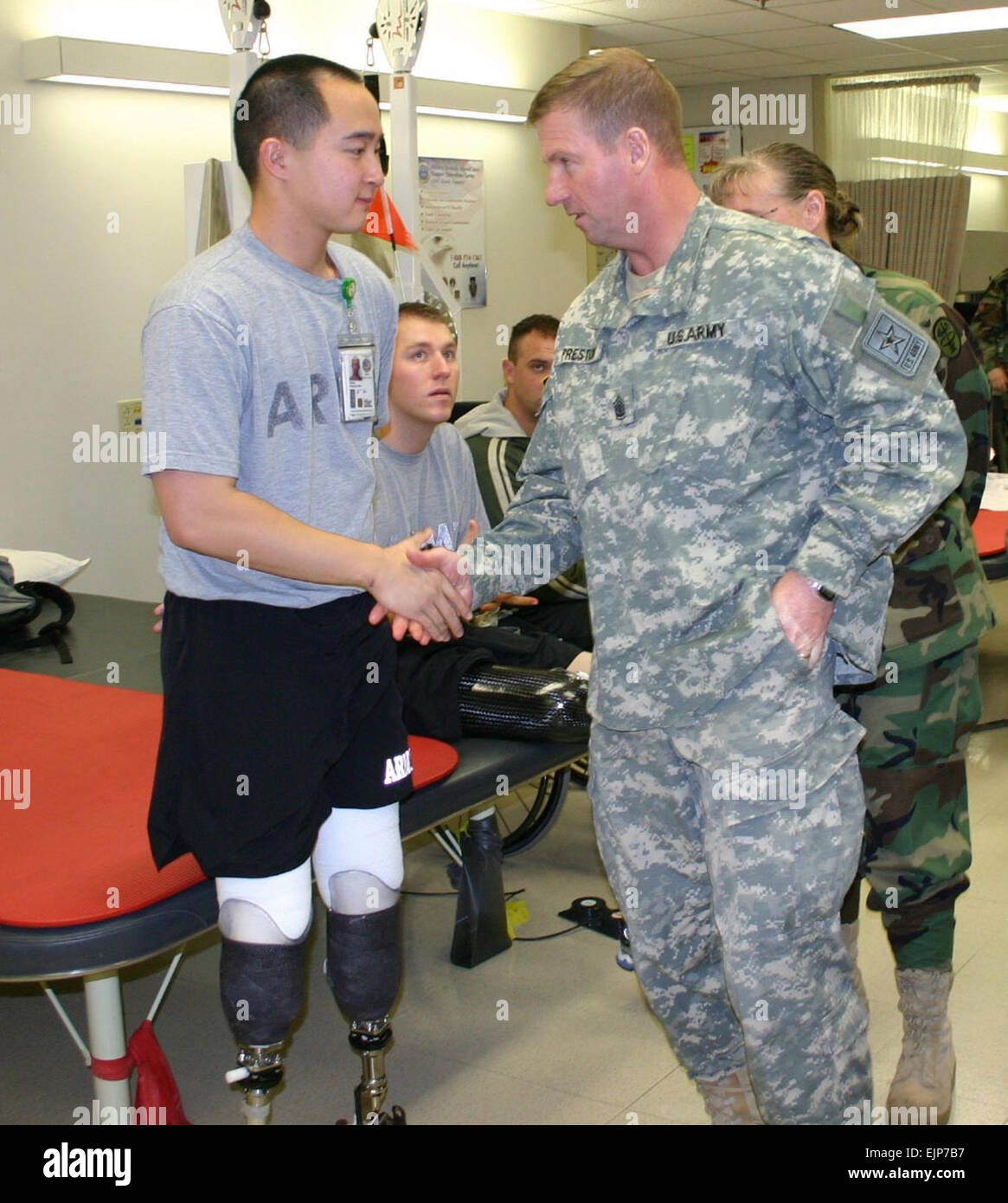 Stg. Maj. of the Army Kenneth O. Preston visits with Sgt