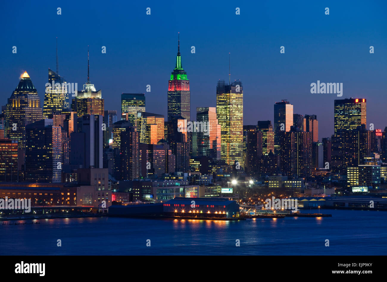 MIDTOWN SKYLINE EAST RIVER MANHATTAN NEW YORK USA Stock Photo - Alamy