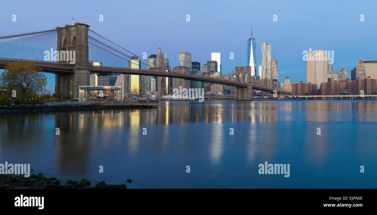 USA, New York City, Downtown Financial district of Manhattan, One World Trade Center and the Brooklyn Bridge Stock Photo
