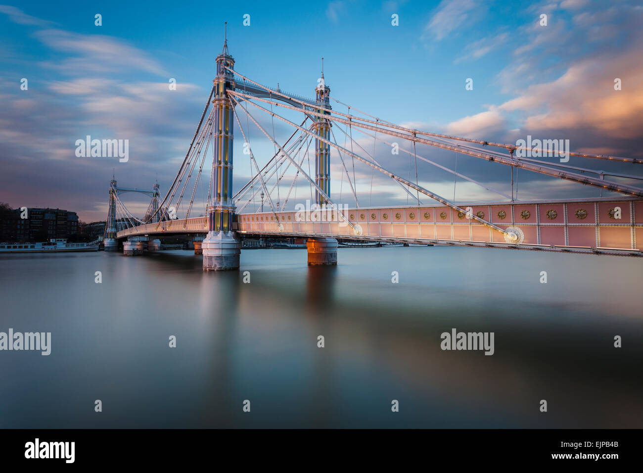 London albert bridge thames sunset hi-res stock photography and images ...