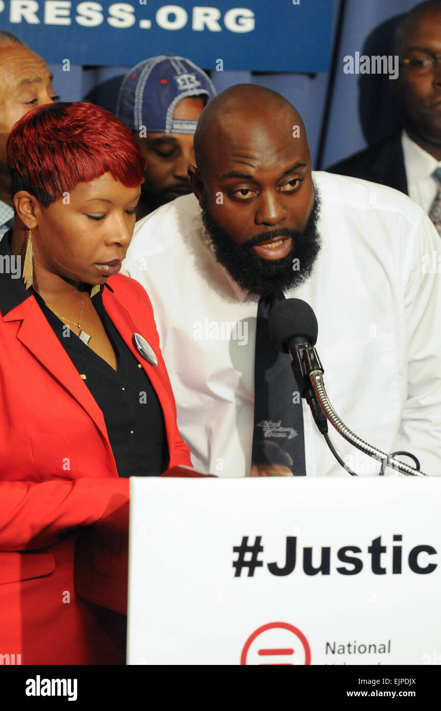 civil-rights-leaders-join-the-families-of-michael-brown-and-eric-garner-at-a-press-conference-to