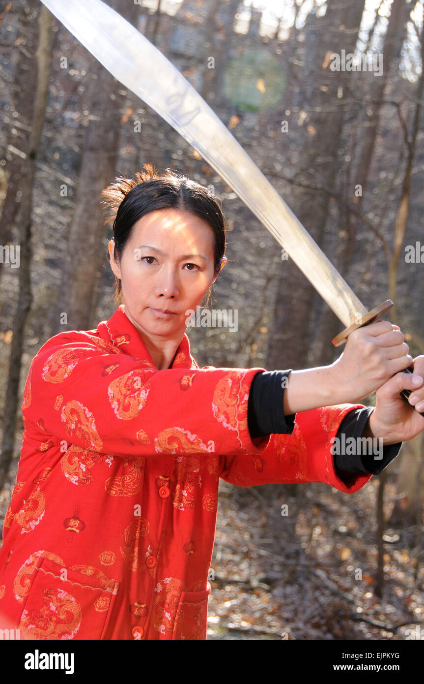 Shaolin kung fu sword fight hires stock photography and images Alamy