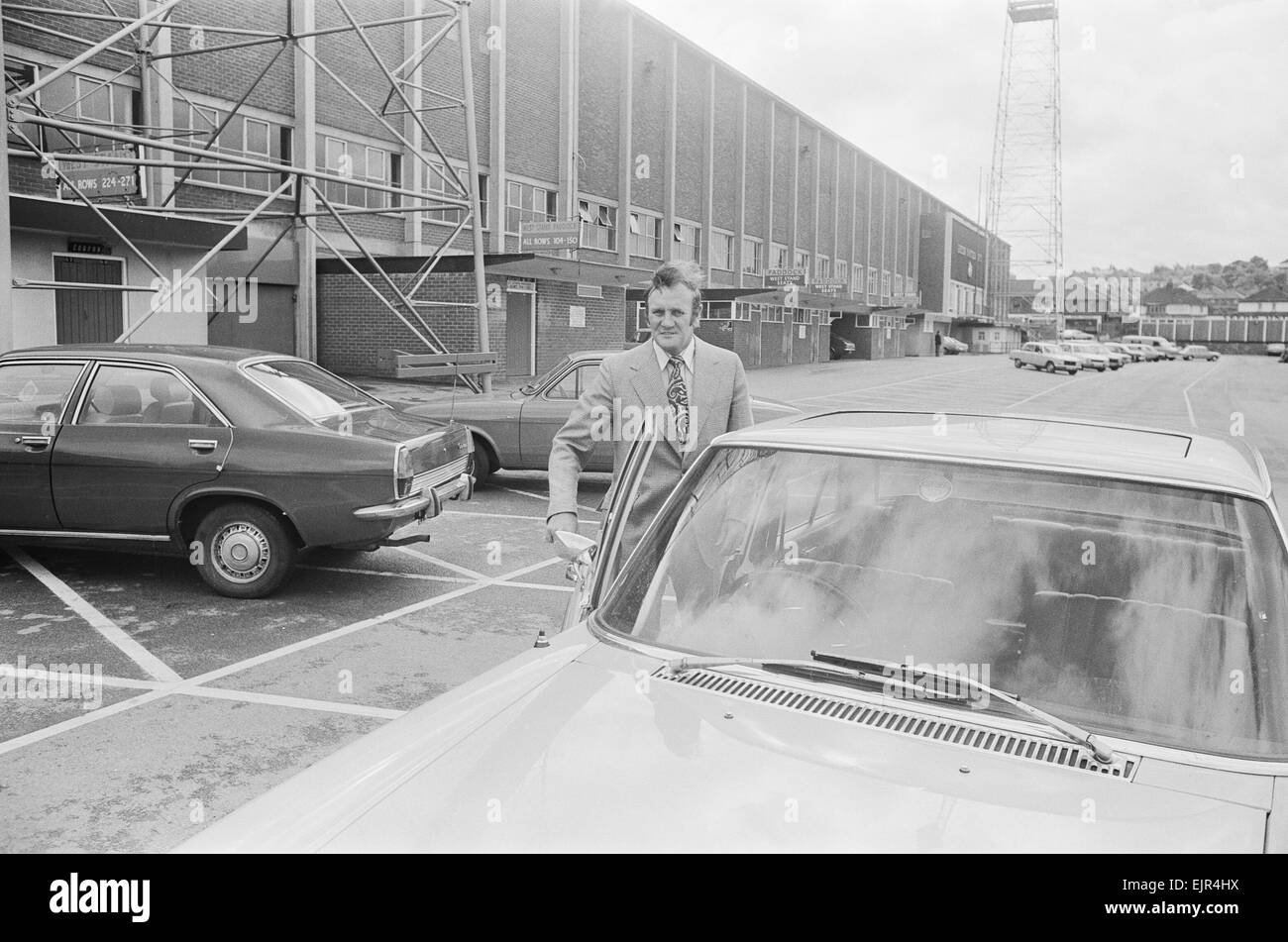 Don Revie Leeds United Manager seen here leaving the Elland Road for the final time before he takes up his appointment as England manager. 5th July 1974 *** Local Caption *** watscan - - 11/01/2010 Stock Photo