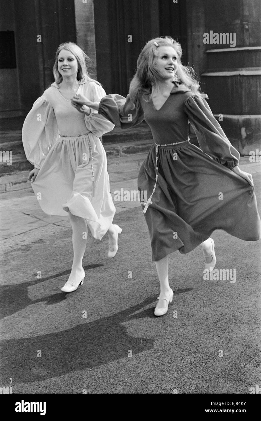 1960s bond girl fashion hi-res stock photography and images - Alamy