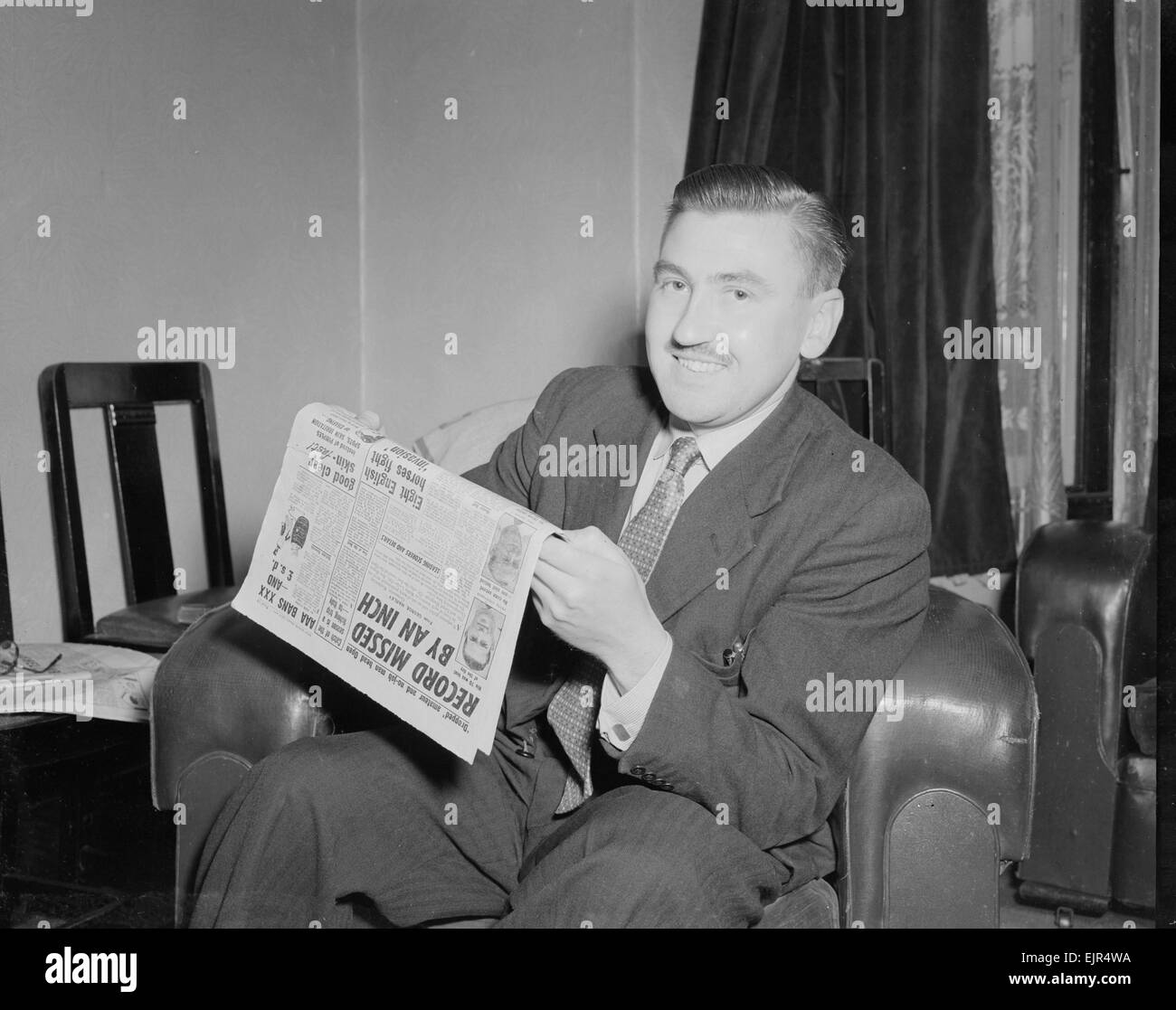 Newspaper photo with caption hi-res stock photography and images