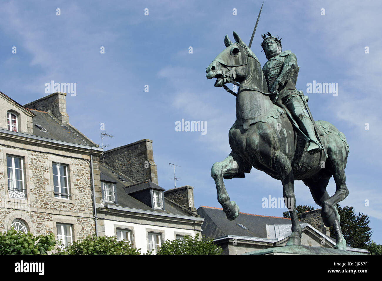 STATUE OF BERTRAND DU GUESCLIN, MEDIEVAL TOWN OF DINAN, COTES D'ARMOR (22), FRANCE Stock Photo