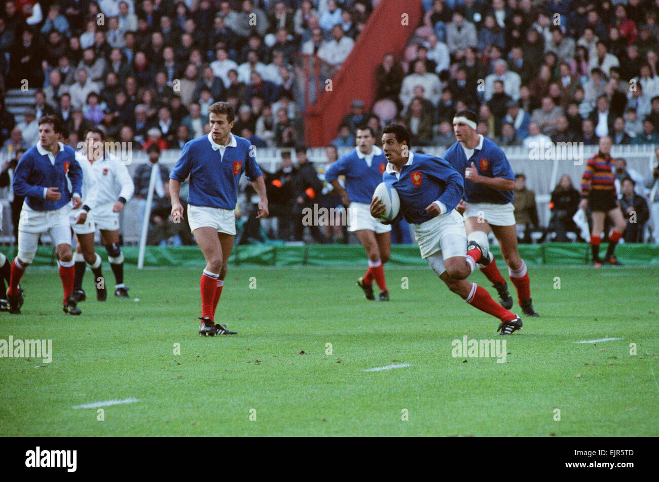 Rugby World Cup 1991. Parc des Princes, Paris France 10 v England 19.  19 October 1991 Serge Blanco with the ball in his last game for France. *** Local Caption *** WatScan - - 06/01/2010 Stock Photo