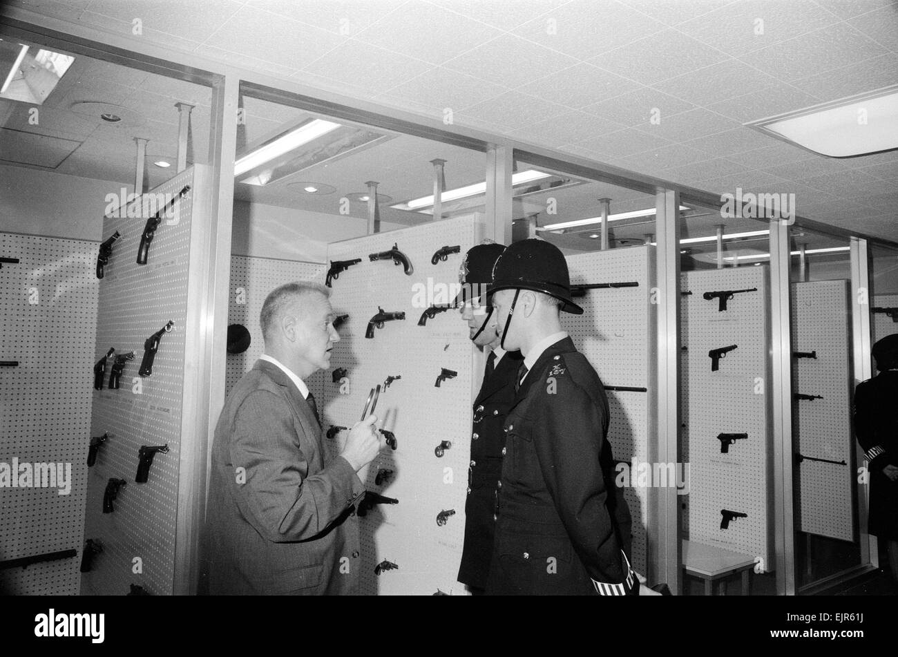 English police officers tour a firing range at a New York Police Department in America 2nd October 1964. *** Local Caption *** WatScan - - 05/01/2010 Stock Photo
