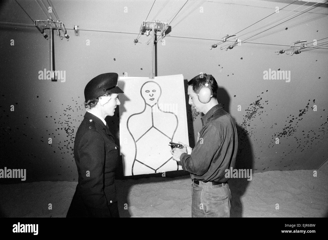 English police officers tour a firing range at a New York Police Department in America 2nd October 1964. Police woman is shown, by Instructor, how to hold a gun correctly *** Local Caption *** WatScan - - 05/01/2010 Stock Photo