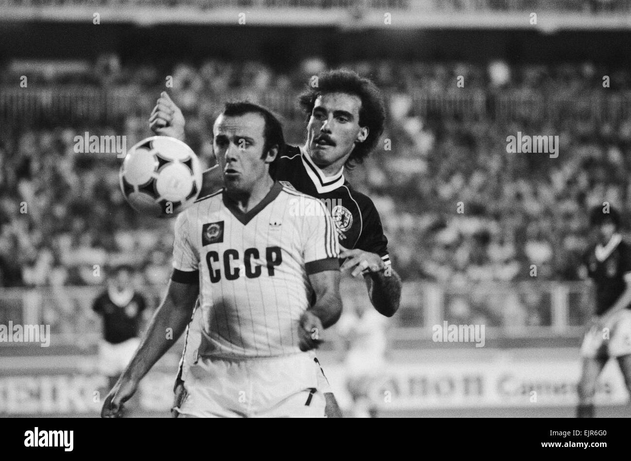 1982 World Cup Finals in Malaga, Spain. Soviet Union 2 v Scotland 2. Soviet Union's Ramaz Shengelia is challenged for the ball by Willie Miller of Scotland. 22nd June 1982. Stock Photo