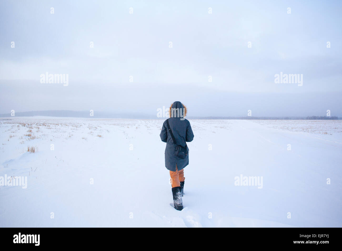 Woman parka snow rear view hi-res stock photography and images - Alamy