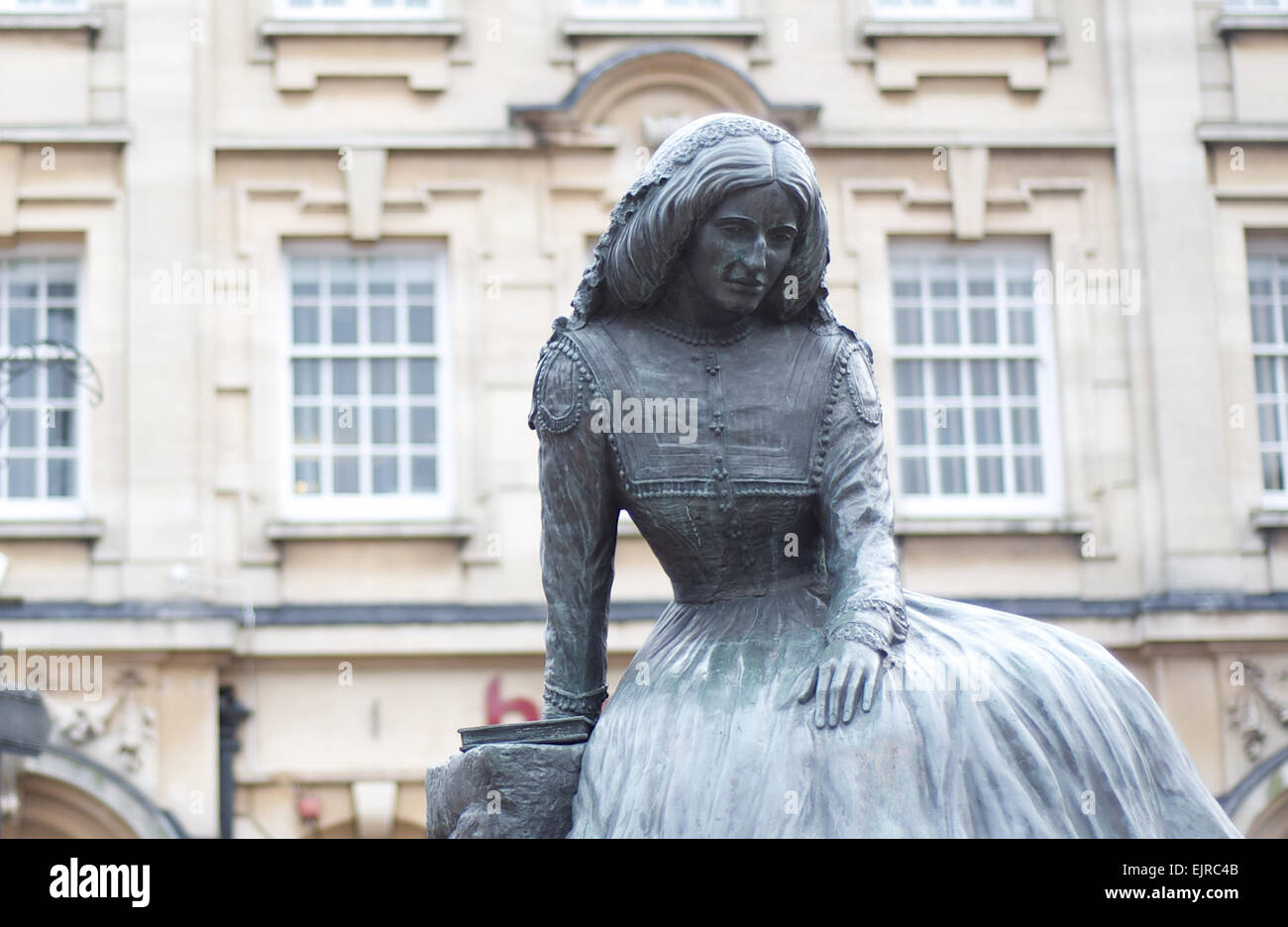 Statue of Eliot in Nuneaton town centre Stock Photo Alamy