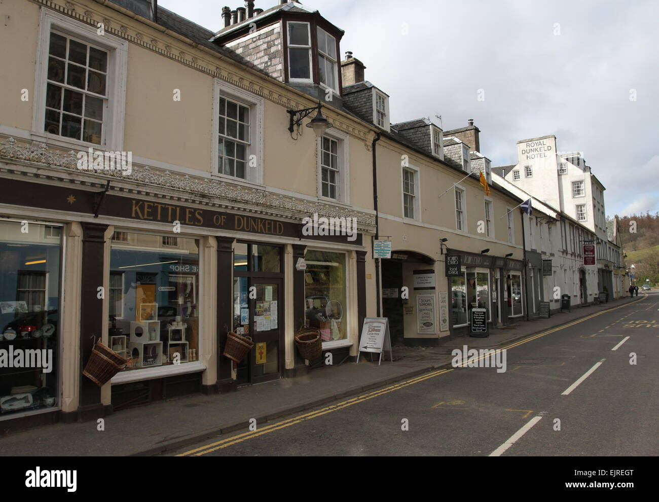 Dunkeld street scene hires stock photography and images Alamy