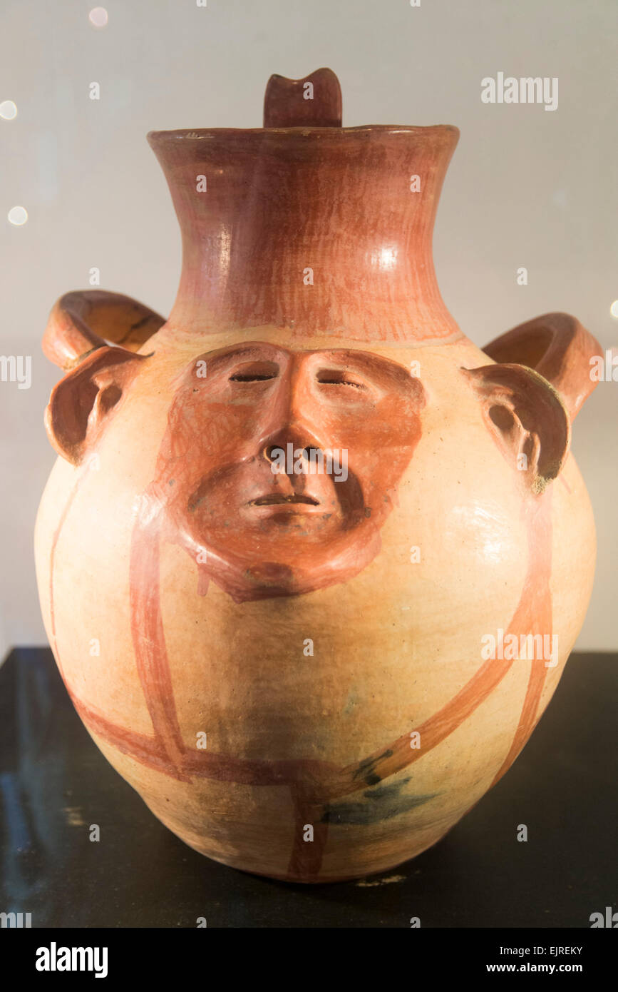 Amerindian pottery hi-res stock photography and images - Alamy
