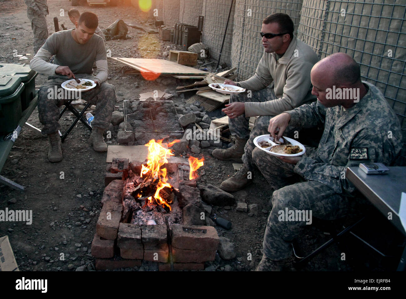 U.S. Army Soldiers eat their Thanksgiving meal on Combat Outpost Cherkatah, Khowst province, Afghanistan, Nov. 26, 2009. The Soldiers are deployed with Company D, 3rd Battalion, 509th Infantry Regiment. Staff Sgt. Andrew Smith Stock Photo