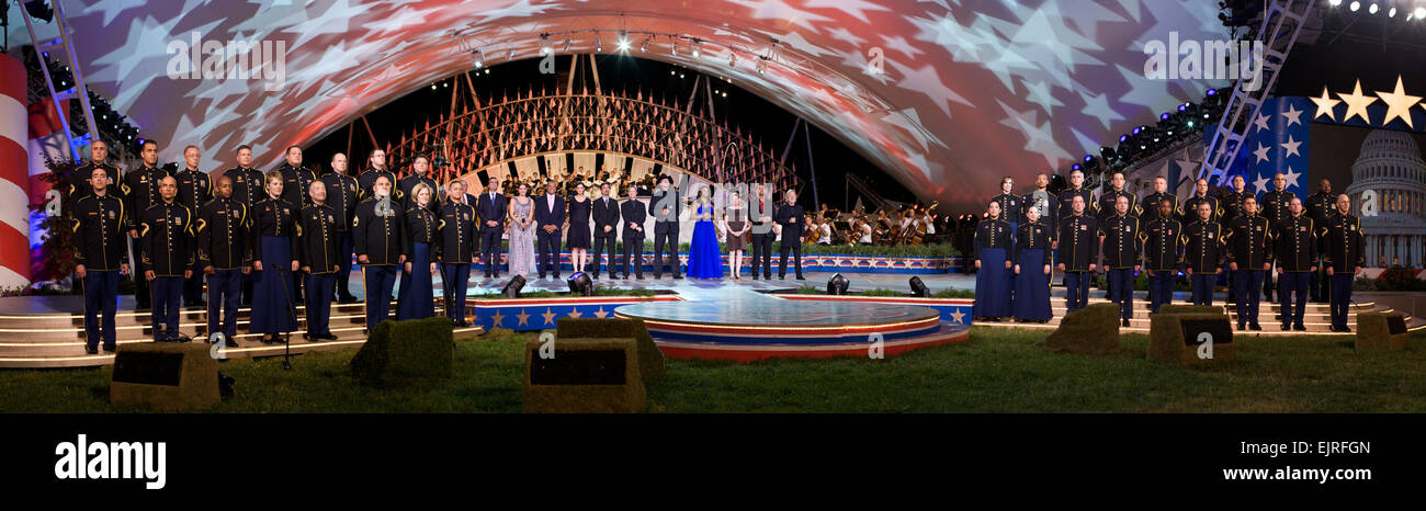 The Soldiers' Chorus of The United States Army Field Band performs alongside a long list of celebrities at the 2009 National Memorial Day Concert Stock Photo