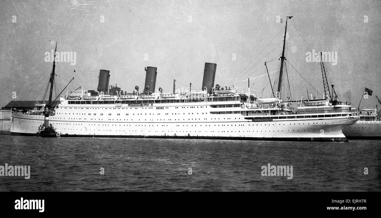 AJAXNETPHOTO. 1930s.  SOUTHAMPTON, ENGLAND. - EMPRESS OF AUSTRALIA. CANADIAN PACIFIC LINE SHIP. PHOTO:AJAX VINTAGE PICTURE LIBRARY REF:EPS 20 1 Stock Photo