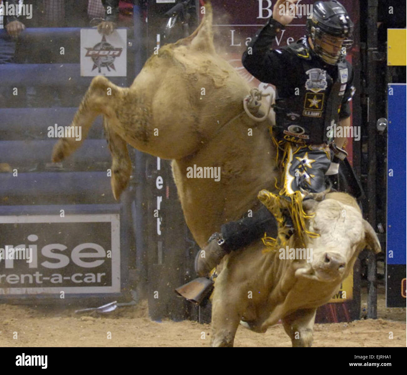 Army Bull Rider Mike Lee, makes it to the Professional Bull Riders
