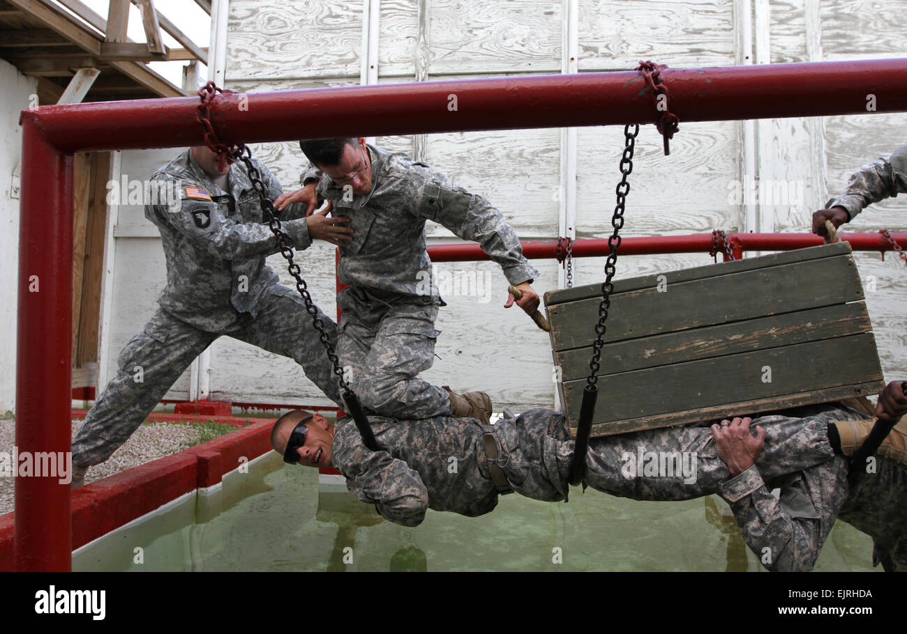 Warrior Diplomat Soldiers from 85th Civil Affairs Brigade use teamwork