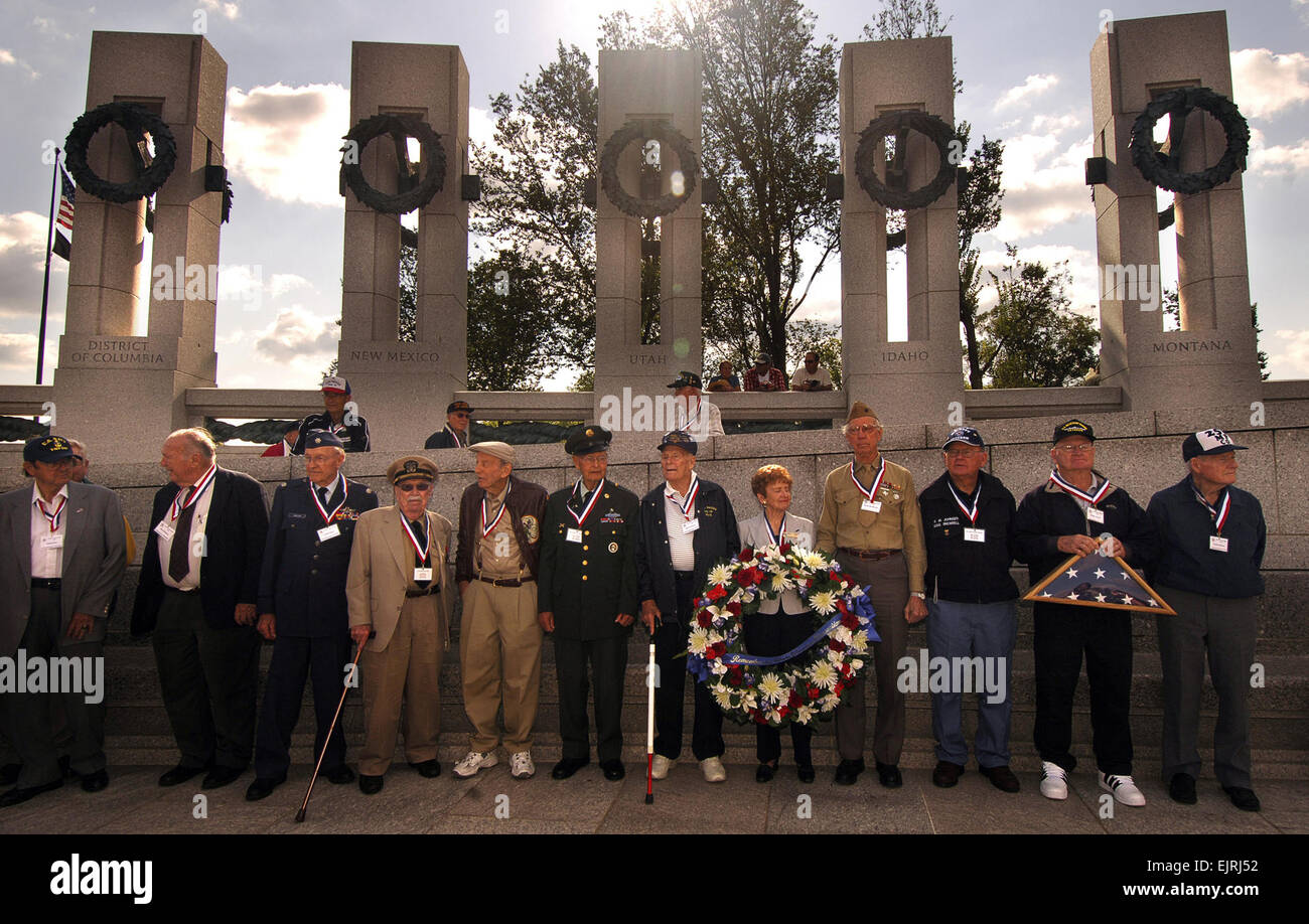 World War II veterans from Utah place a wreath from the Hero Flight ...