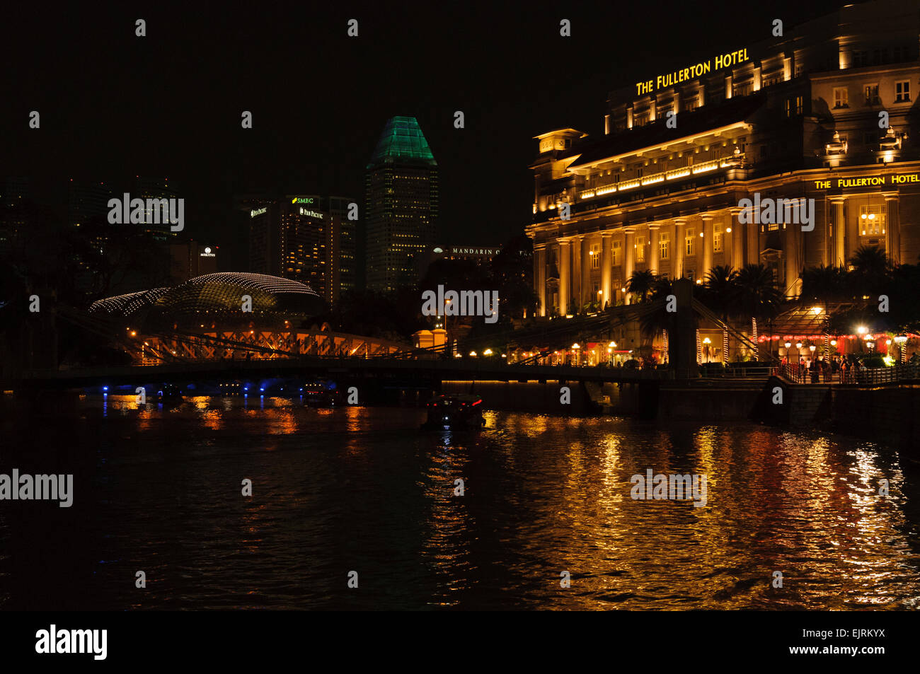 Night scene in singapore hi-res stock photography and images - Alamy