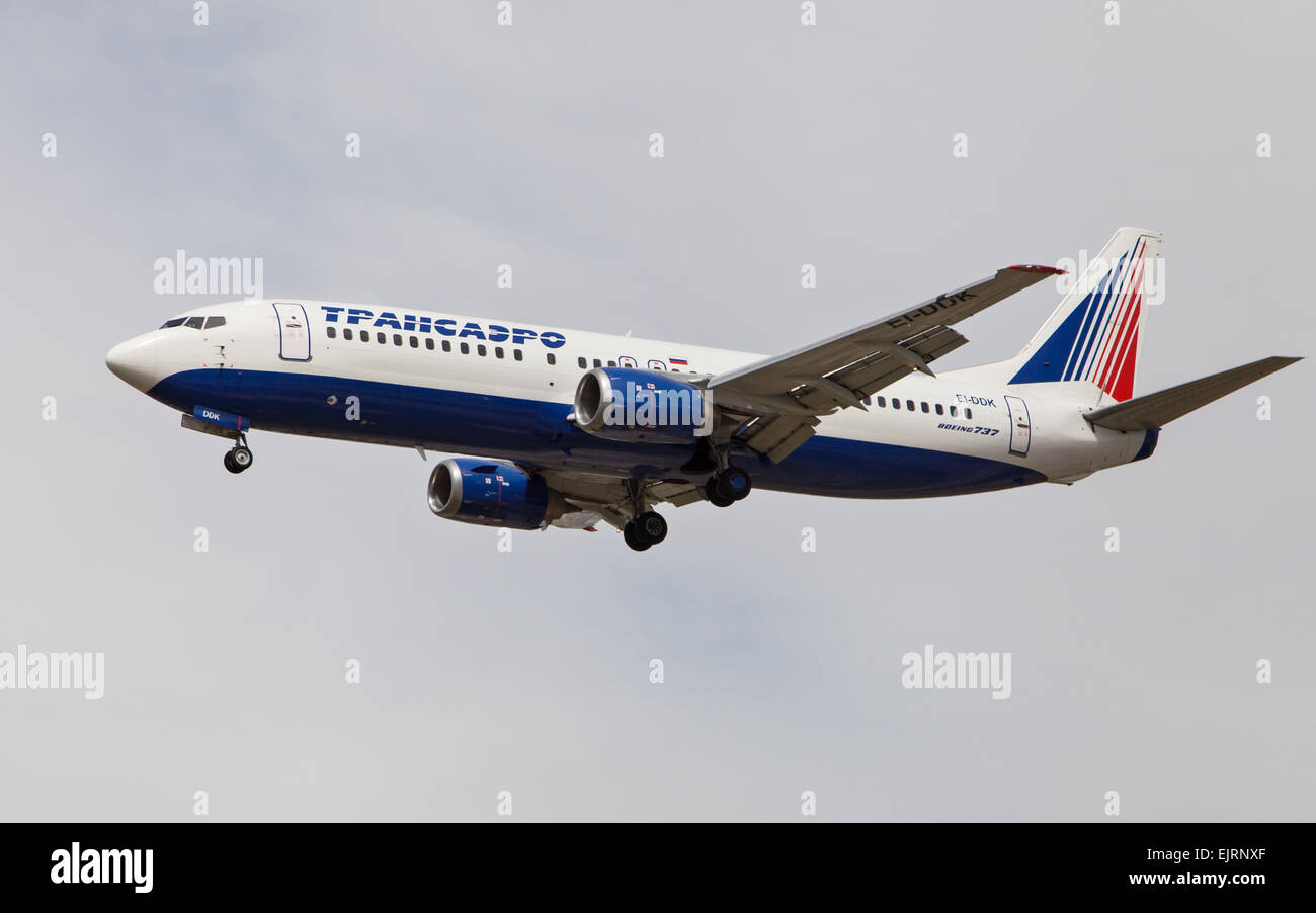 A Transaero Airlines Boeing 737 approaching to the El Prat Airport on March 29, 2015 in Barcelona, Stock Photo