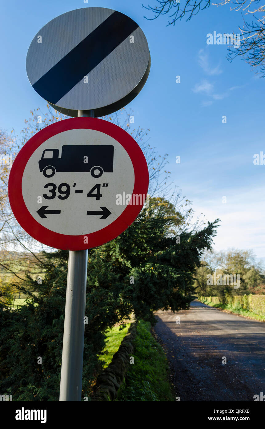 Roadsign marking the start of a speed unrestricted zone along with a