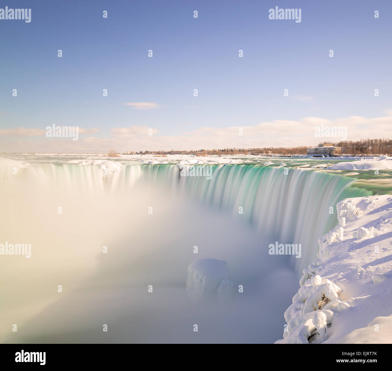 Horseshoe Falls at Niagara Falls in the Winter. A rainbow can be seen Stock Photo Alamy