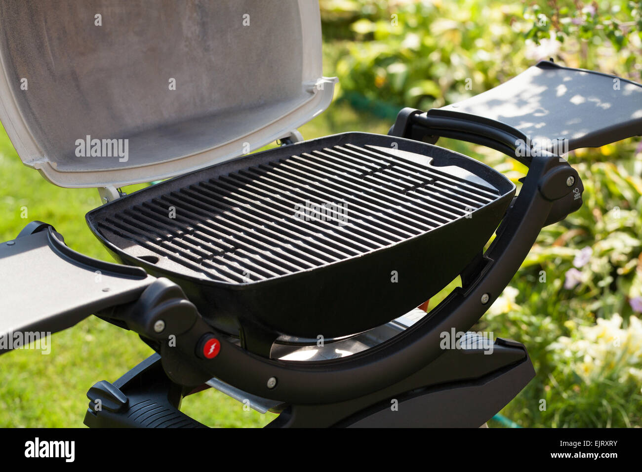 Grill on garden barbecue hi-res stock photography and images - Alamy