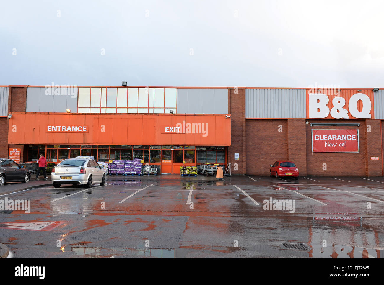 Pictured is the B&Q store in Hyde Cheshire B&Q is to close 60 store over the next 2 years Stock Photo