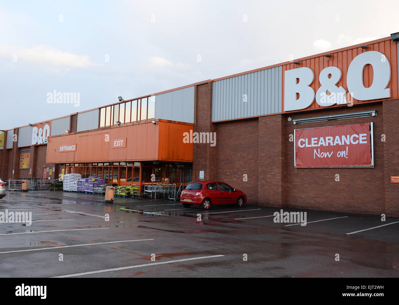 Pictured is the B&Q store in Hyde Cheshire B&Q is to close 60 store over the next 2 years Stock Photo