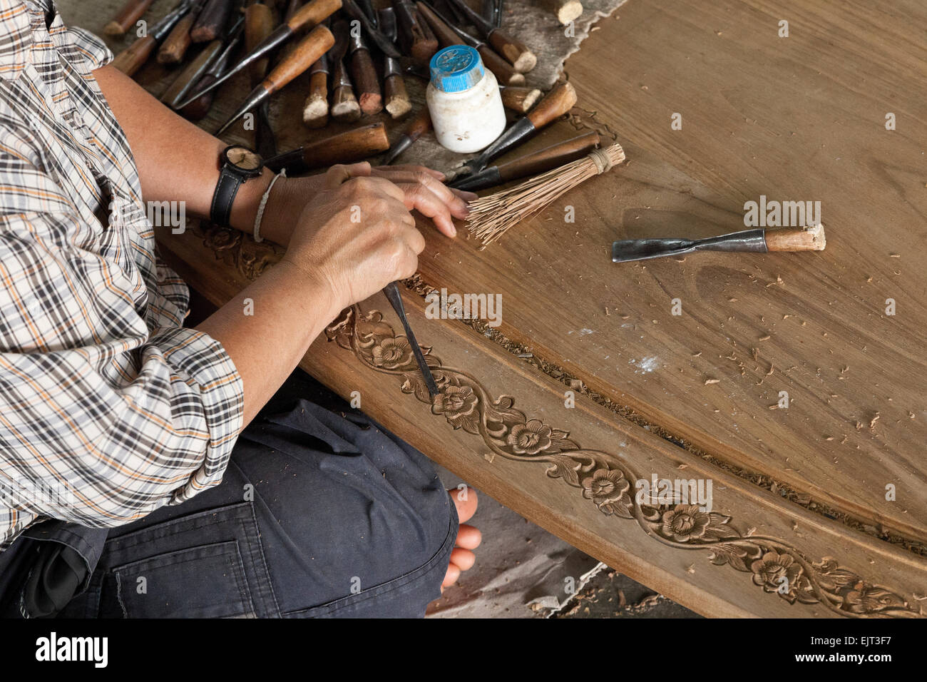 Chiang Mai, Northern Thailand, hardwood carving artistic carver at work Stock Photo