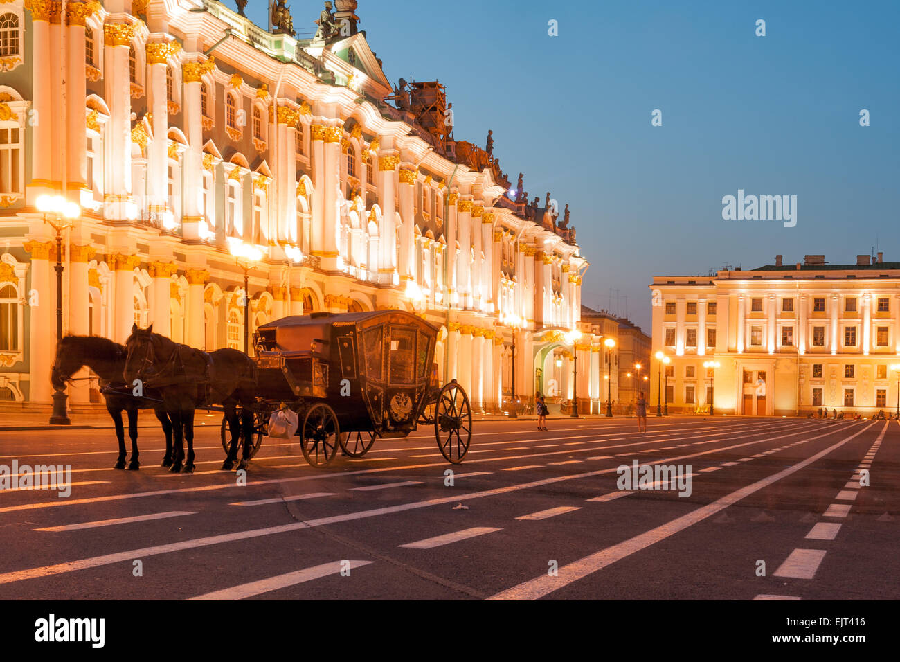 Horse-drawn carriage by the Winter palace on Palace square, Saint Petersburg, Russia Stock Photo